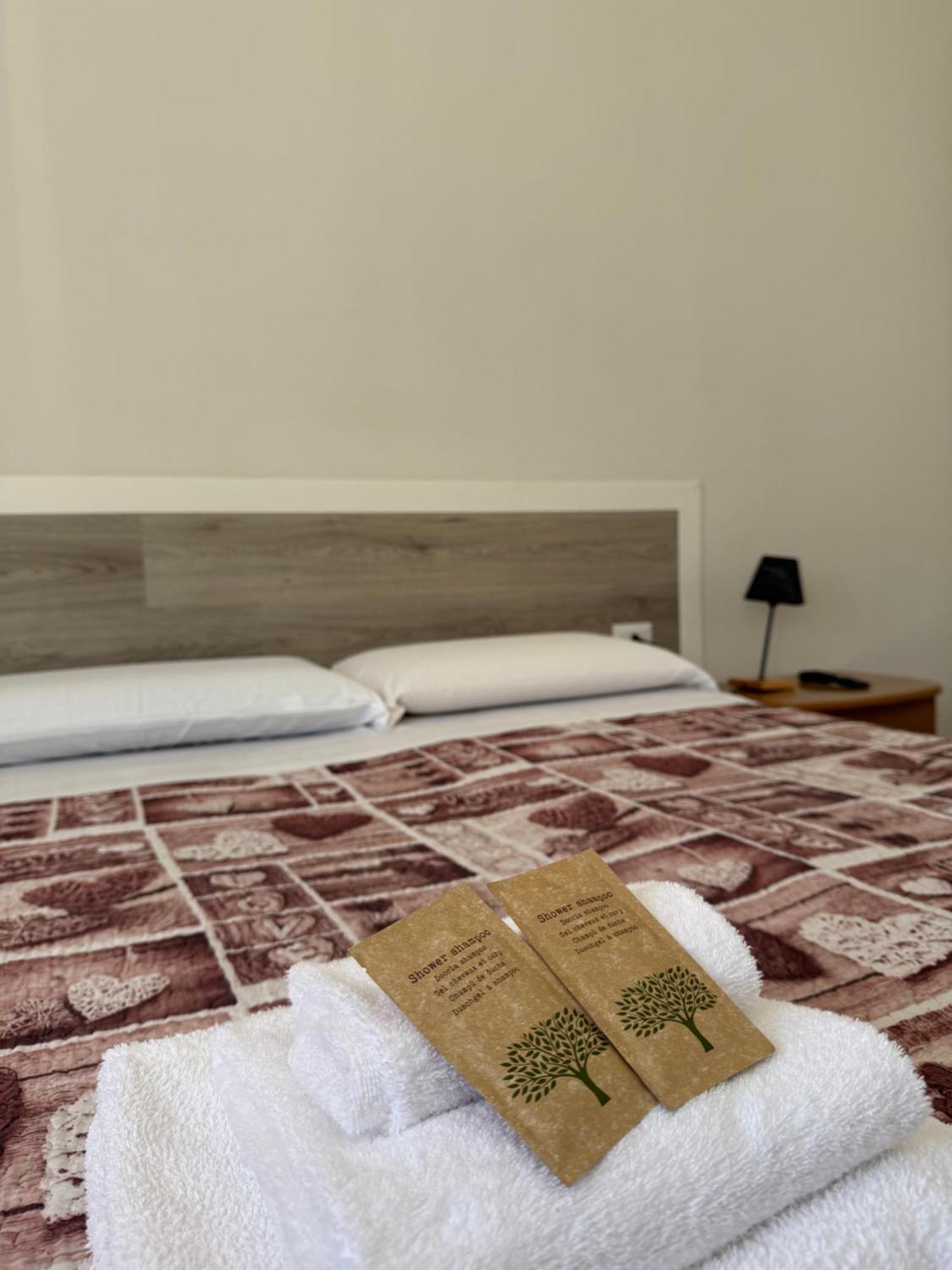 Easyrooms One Parma Exterior foto